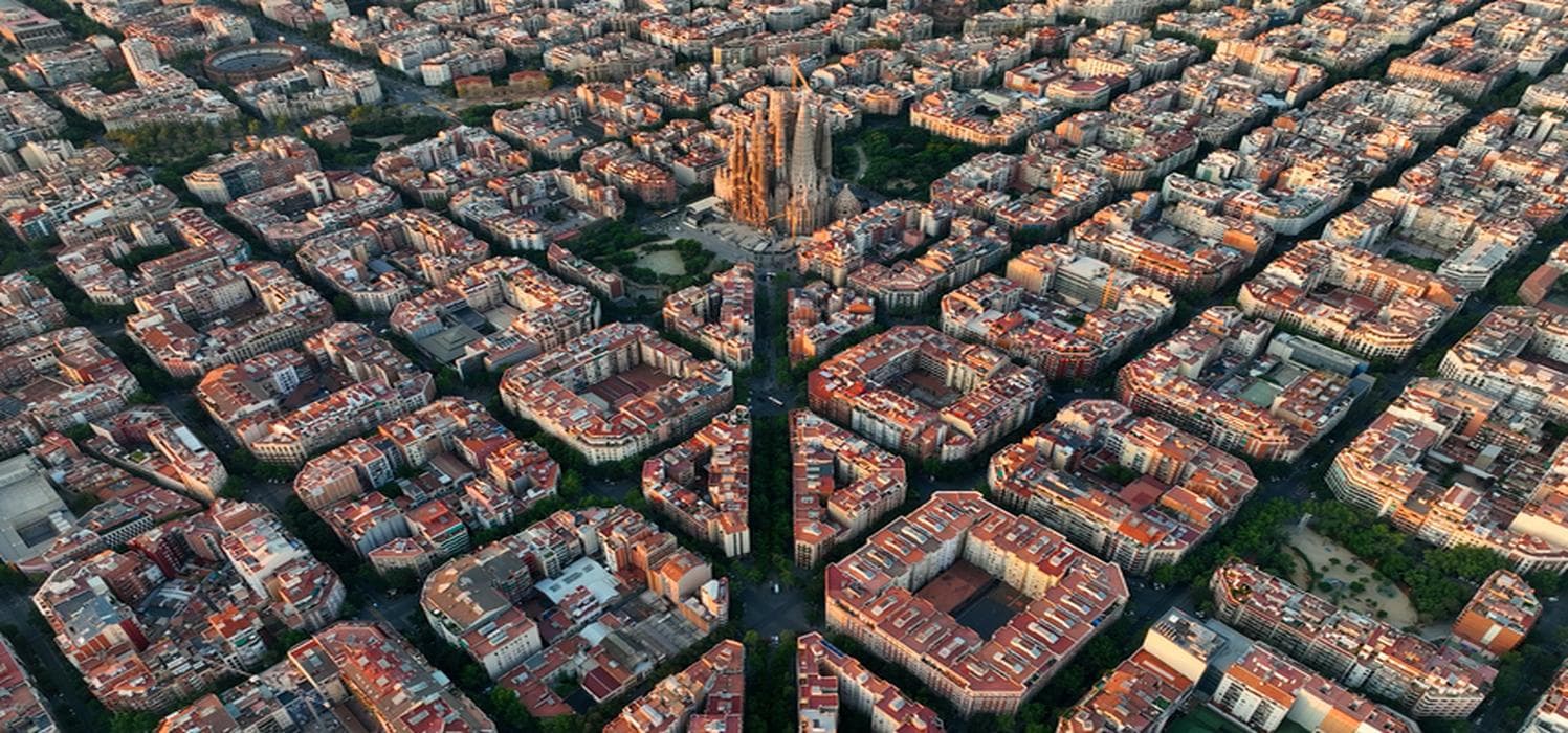 Studenti in visita a Barcellona durante una gita scolastica in Spagna