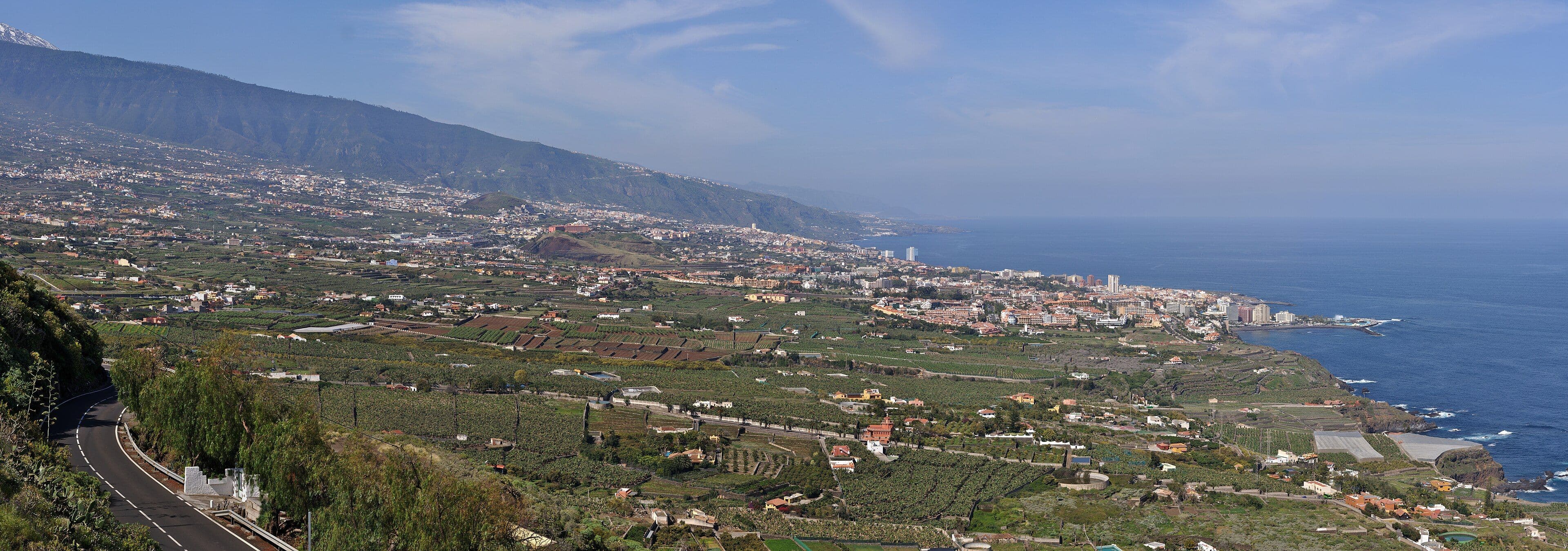 Panorámica del valle de La Orotava, Puerto de la Cruz y el Teide