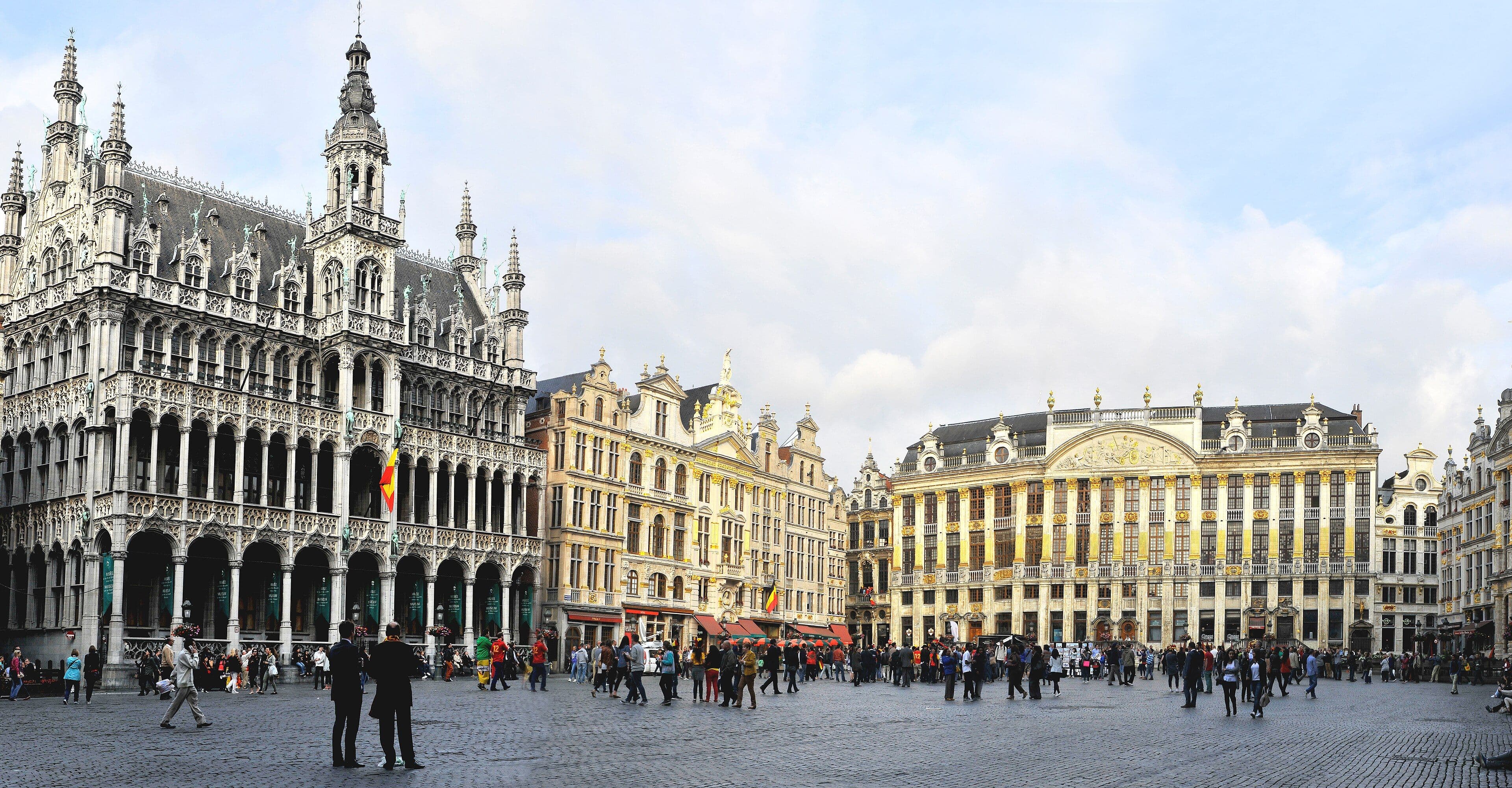 Grand Place de Brussel·les amb la Maison du Roi i les cases gremials