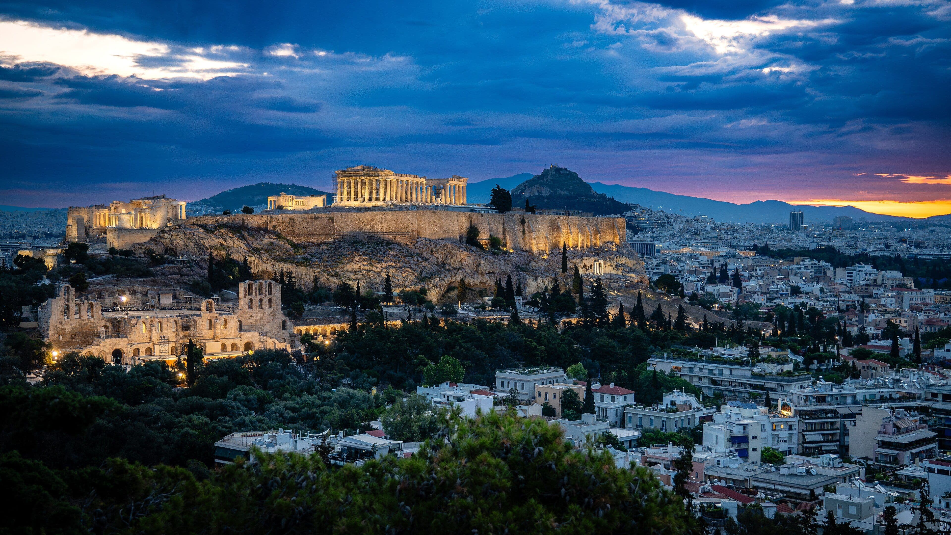 L'Acròpoli d'Atenes a l'alba, amb la ciutat al voltant