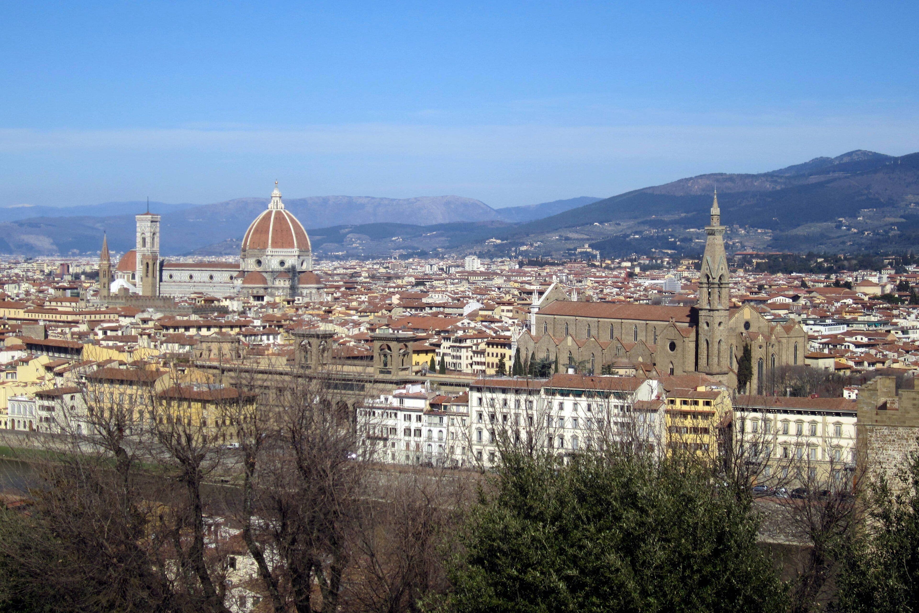 Panorámica de Florencia con la cúpula del Duomo y Santa Croce vista desde el Piazzale Michelangelo
