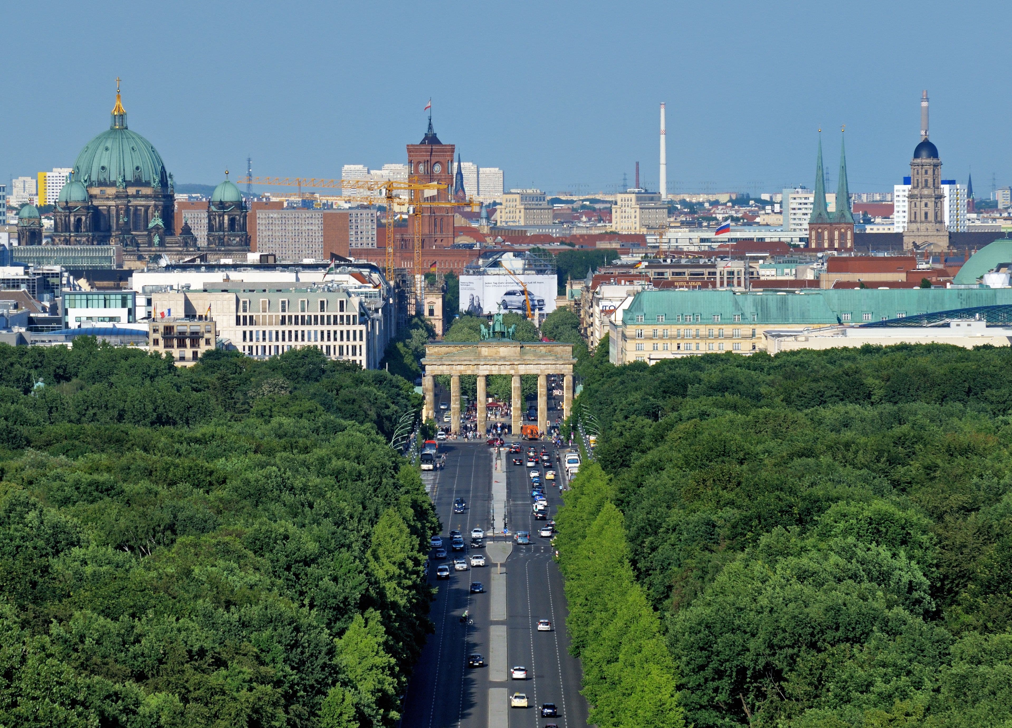 Vista del Tiergarten desde la Columna de la Victoria hacia la Puerta de Brandeburgo