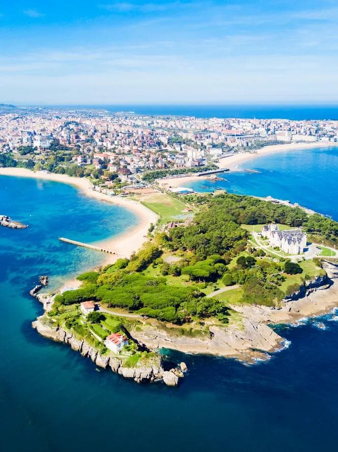 Vista aérea de la Península de la Magdalena y las playas de Santander